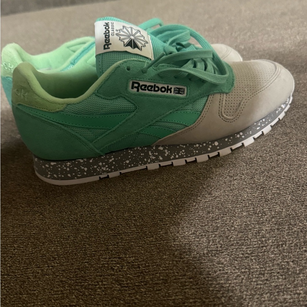 Reebok Aqua Green and Gray Shoes Size 8.5 Brand New Worn Inside To Try On Once